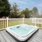 Dakota With Hot Tub *