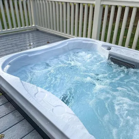 Dakota With Hot Tub *
