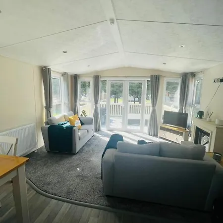 Dakota With Hot Tub Holiday home *