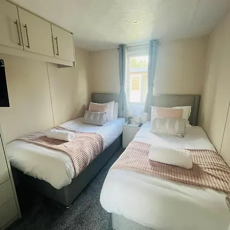 Dakota With Hot Tub Holiday home *