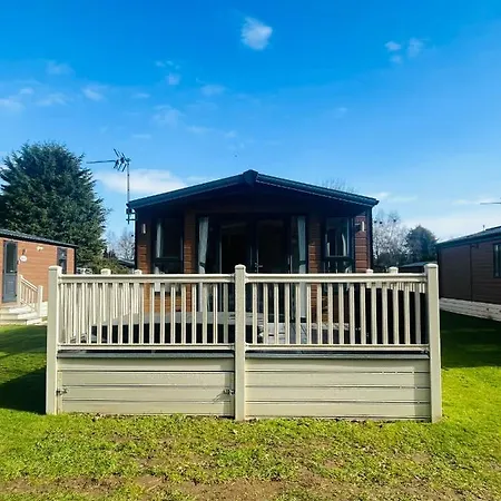 Holiday home Dakota With Hot Tub York
