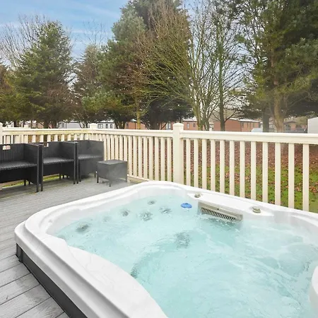 Dakota With Hot Tub *