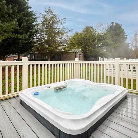 Dakota With Hot Tub *