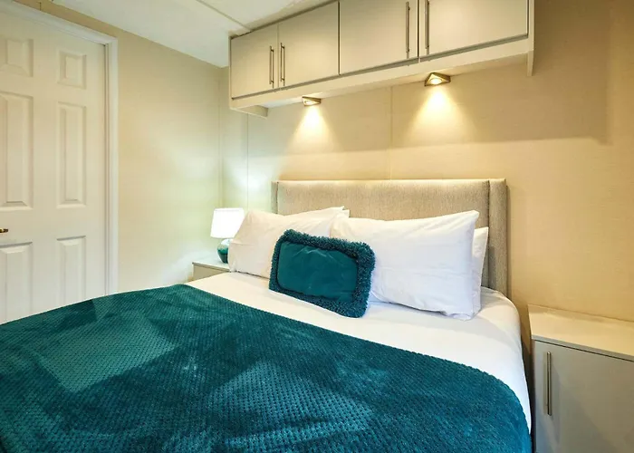 Semesterbostad Dakota With Hot Tub